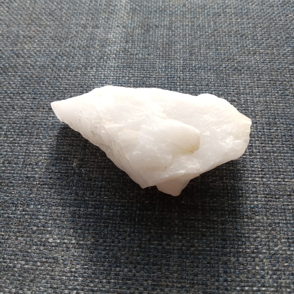 Raw milky quartz